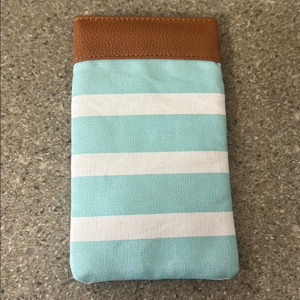 NWT- Thirty- one pinch top eyeglass case